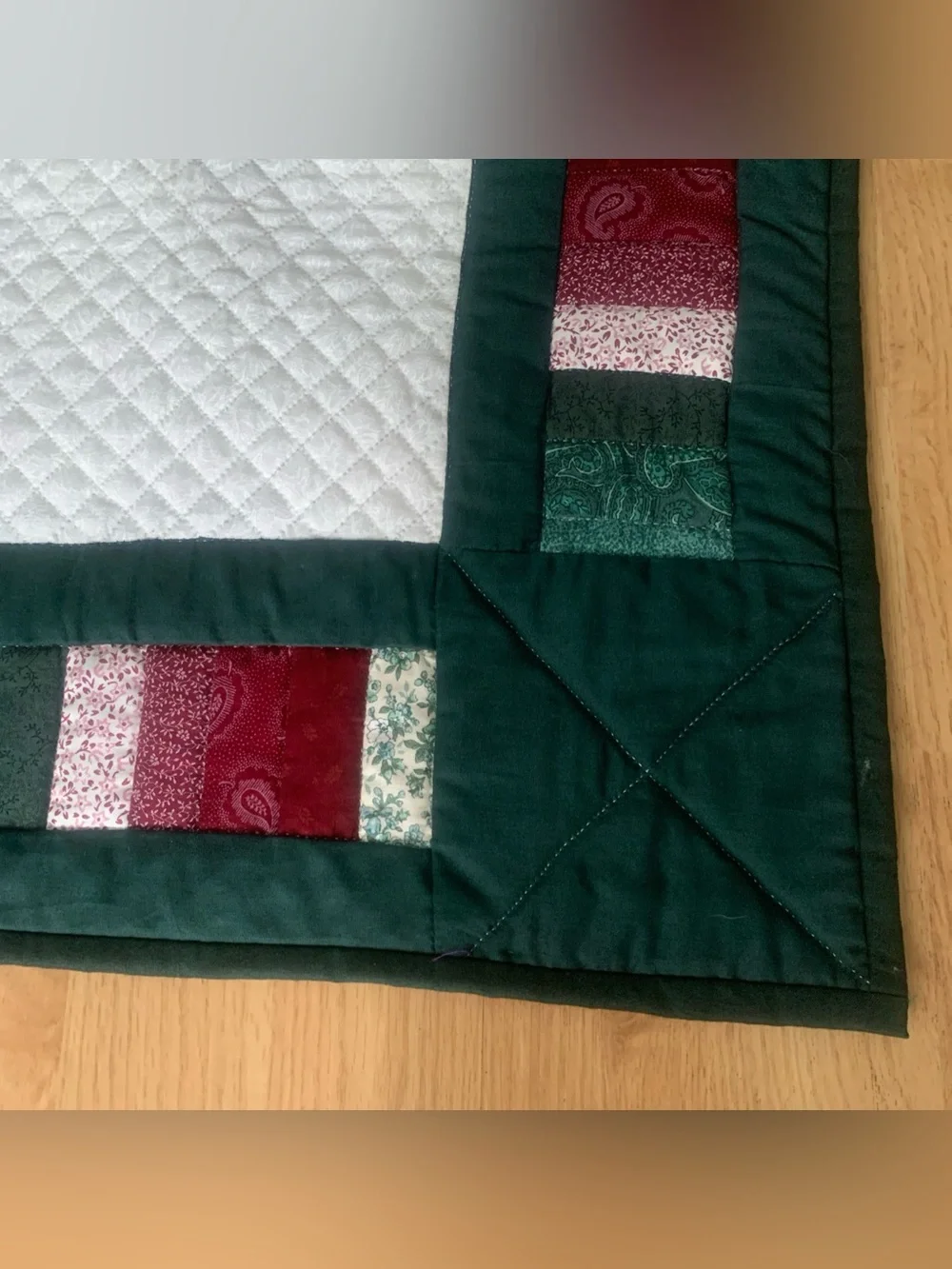 1998 VTG Village Quilts Handmade SPINNING STAR Cotton Hanging PATCHWOR QUILT 40”